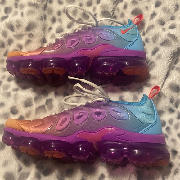 Multi colored vapor max - Picture 3 of 5